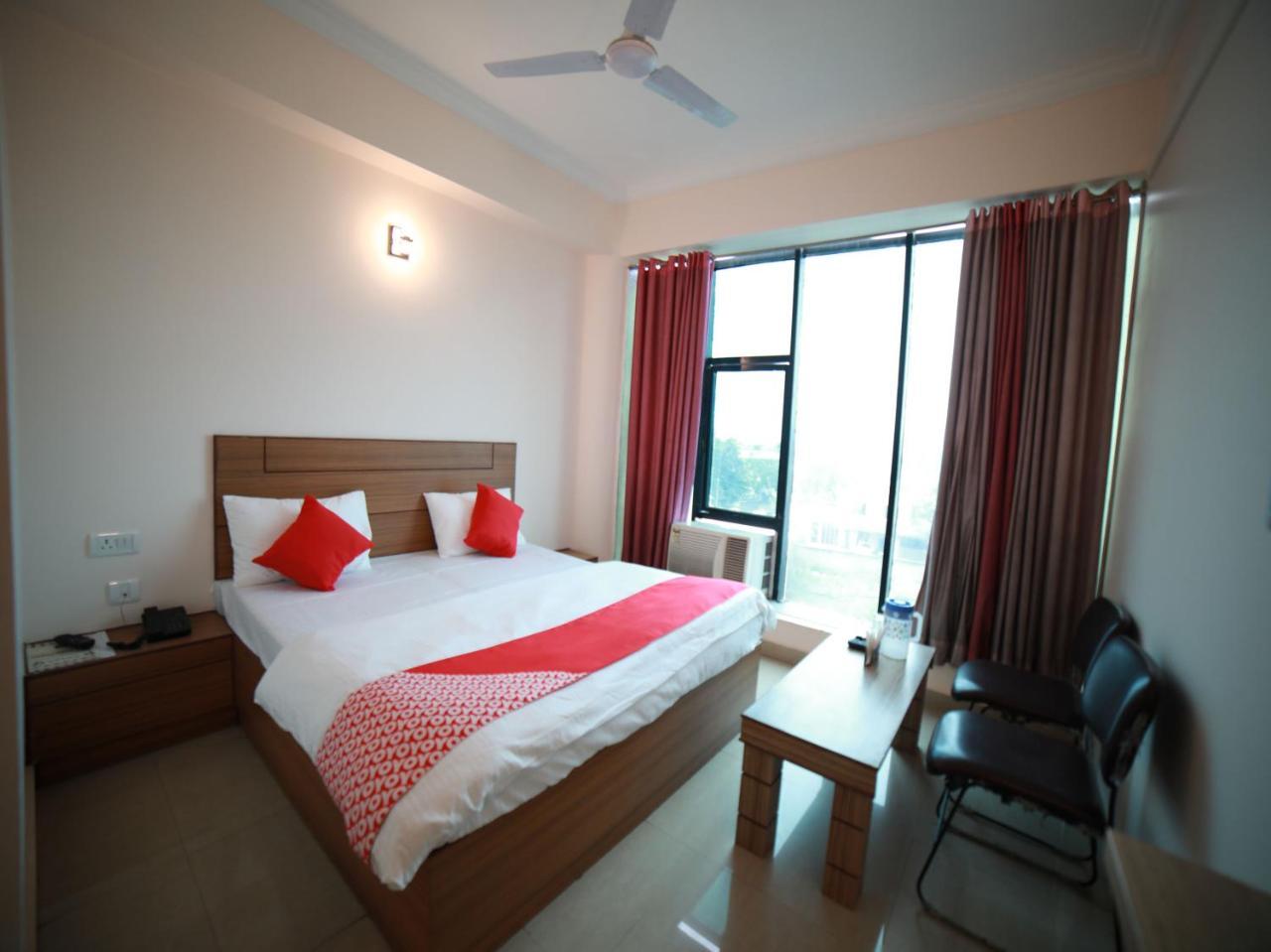 Oyo 15561 Corporate Villa Jammu Exterior foto