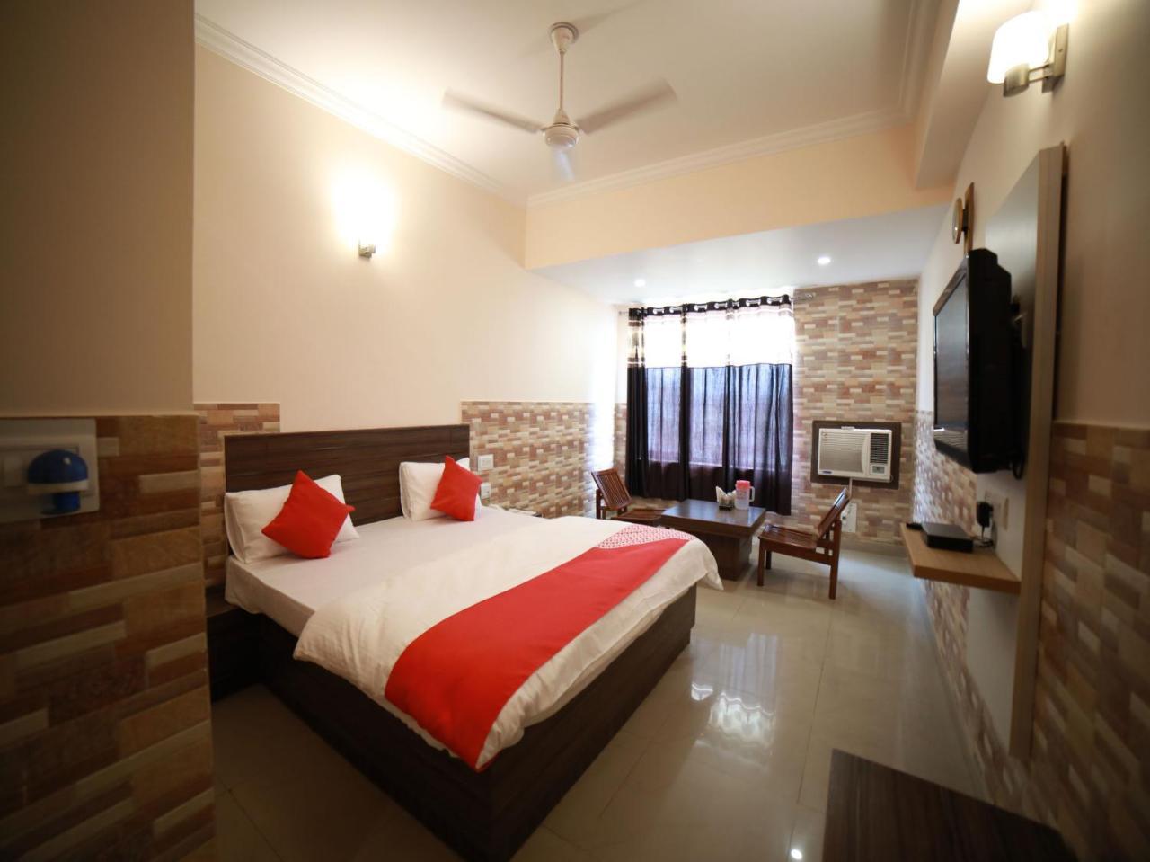 Oyo 15561 Corporate Villa Jammu Exterior foto